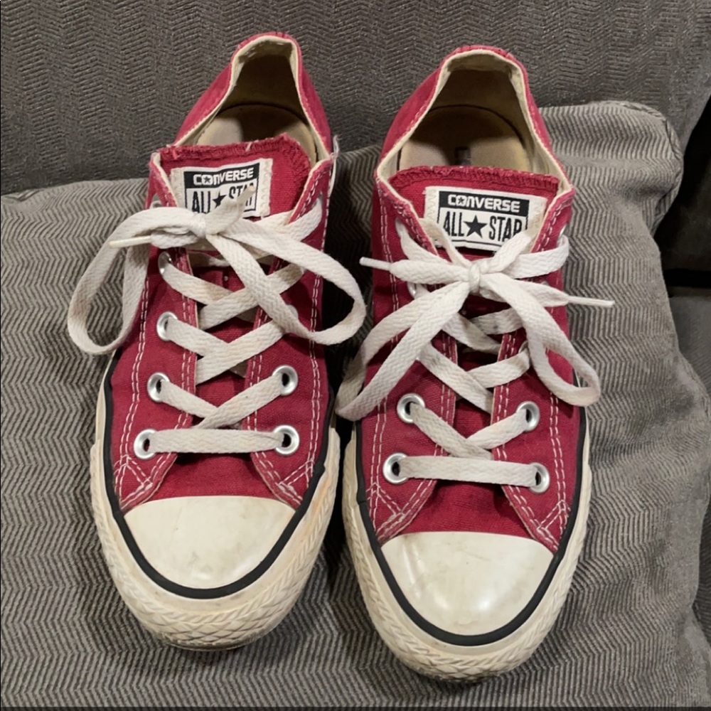 Maroon Converse Wm 6/ Mn 4